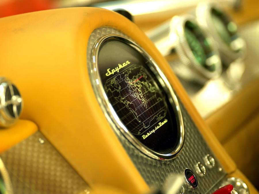 Детали интерьера Spyker D12 Peking-to-Paris Concept 2006 года  (фото 8 из 60)